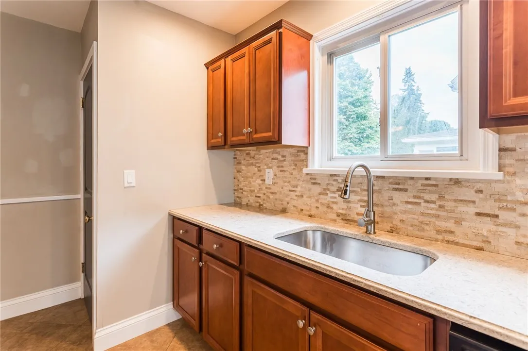 5 Rosedale Street, Rochester, New York 14620, Rochester, New York 14620, 3 Bedroom Bedrooms, 6 Room Rooms,1 BathroomBathrooms,Residential Lease,For Rent,5 Rosedale Street, Rochester, New York 14620,0,R1719387