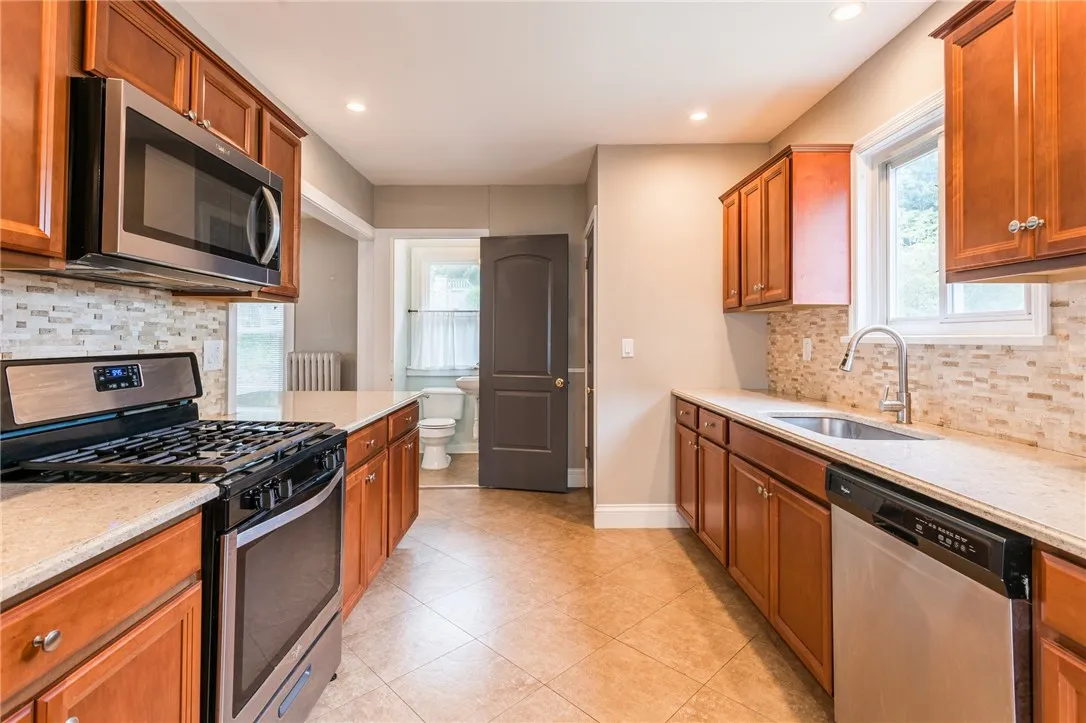 5 Rosedale Street, Rochester, New York 14620, Rochester, New York 14620, 3 Bedroom Bedrooms, 6 Room Rooms,1 BathroomBathrooms,Residential Lease,For Rent,5 Rosedale Street, Rochester, New York 14620,0,R1719387