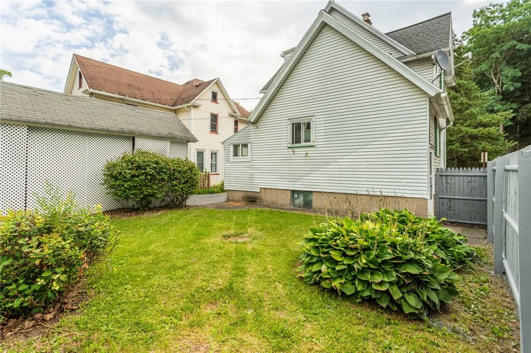 5 Rosedale Street, Rochester, New York 14620, Rochester, New York 14620, 3 Bedroom Bedrooms, 6 Room Rooms,1 BathroomBathrooms,Residential Lease,For Rent,5 Rosedale Street, Rochester, New York 14620,0,R1719387