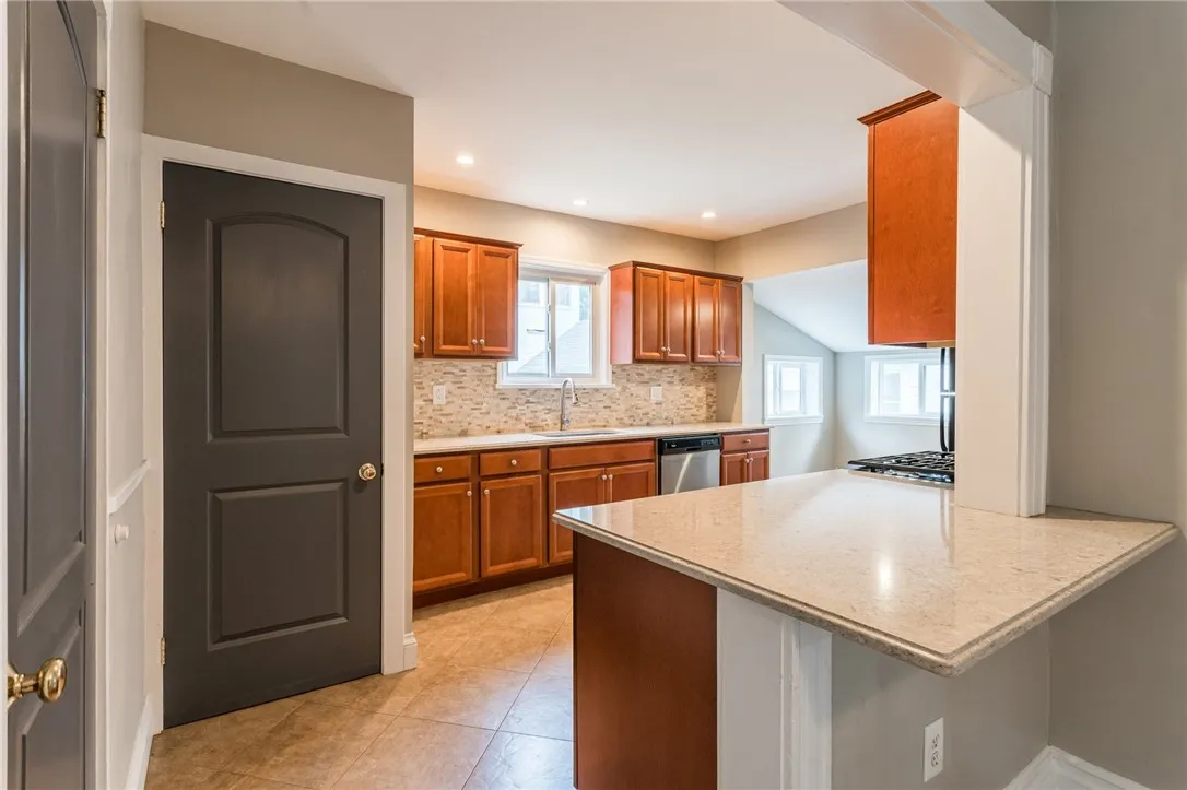 5 Rosedale Street, Rochester, New York 14620, Rochester, New York 14620, 3 Bedroom Bedrooms, 6 Room Rooms,1 BathroomBathrooms,Residential Lease,For Rent,5 Rosedale Street, Rochester, New York 14620,0,R1719387