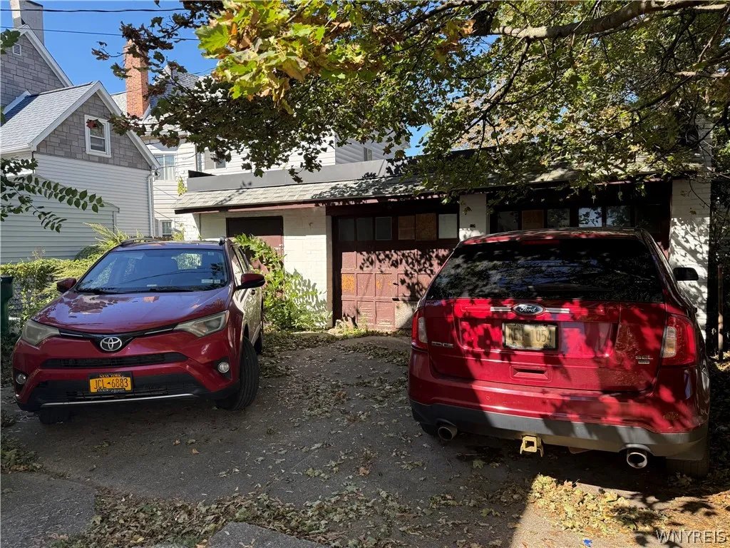 1946 Clinton Street, Buffalo, New York 14206, Buffalo, New York 14206, 7 Bedroom Bedrooms, ,3 BathroomBathrooms,Residential,For Sale,1946 Clinton Street, Buffalo, New York 14206,0,B1719232