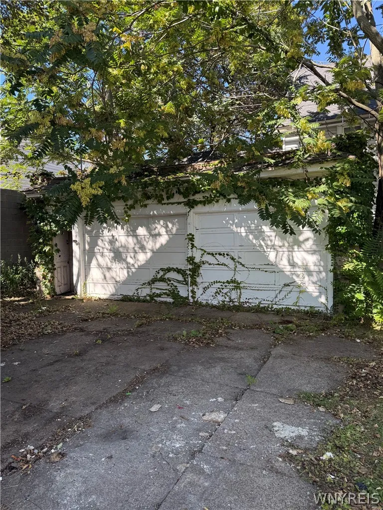 1952 Clinton Street, Buffalo, New York 14206, Buffalo, New York 14206, 10 Bedroom Bedrooms, ,4 BathroomBathrooms,Residential,For Sale,1952 Clinton Street, Buffalo, New York 14206,0,B1719237