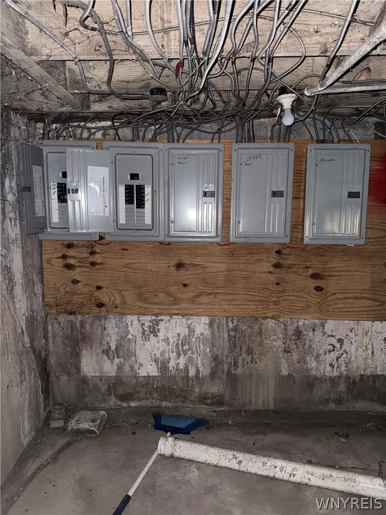 1952 Clinton Street, Buffalo, New York 14206, Buffalo, New York 14206, 10 Bedroom Bedrooms, ,4 BathroomBathrooms,Residential,For Sale,1952 Clinton Street, Buffalo, New York 14206,0,B1719237
