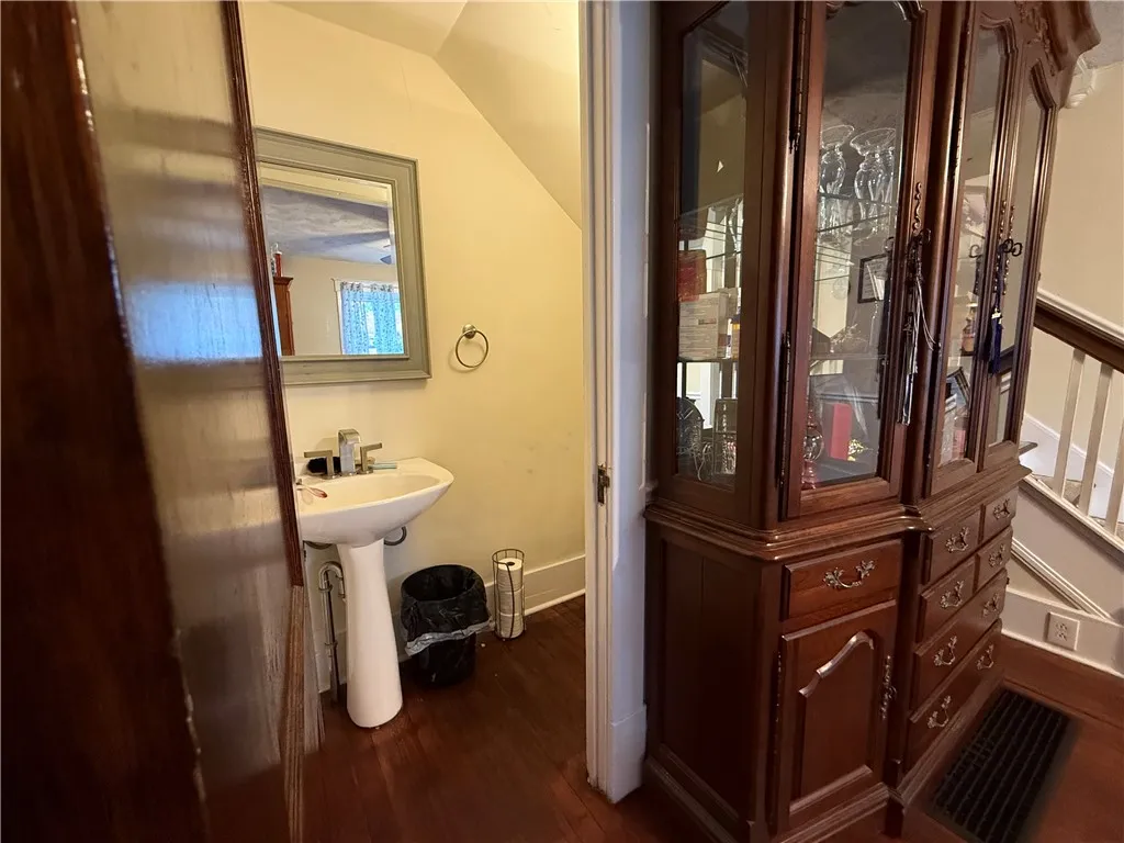 49 Miller Street, Seneca Falls, New York 13148, Seneca Falls, New York 13148, 6 Bedroom Bedrooms, ,2 BathroomBathrooms,Residential,For Sale,49 Miller Street, Seneca Falls, New York 13148,0,R1718900