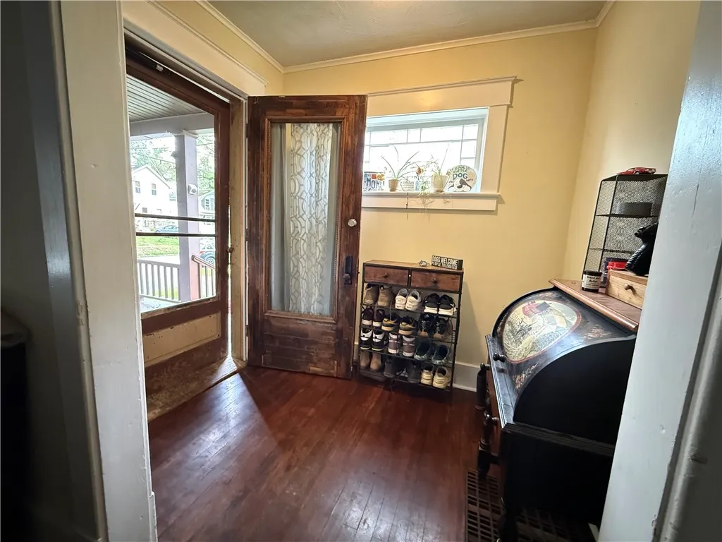 49 Miller Street, Seneca Falls, New York 13148, Seneca Falls, New York 13148, 6 Bedroom Bedrooms, ,2 BathroomBathrooms,Residential,For Sale,49 Miller Street, Seneca Falls, New York 13148,0,R1718900