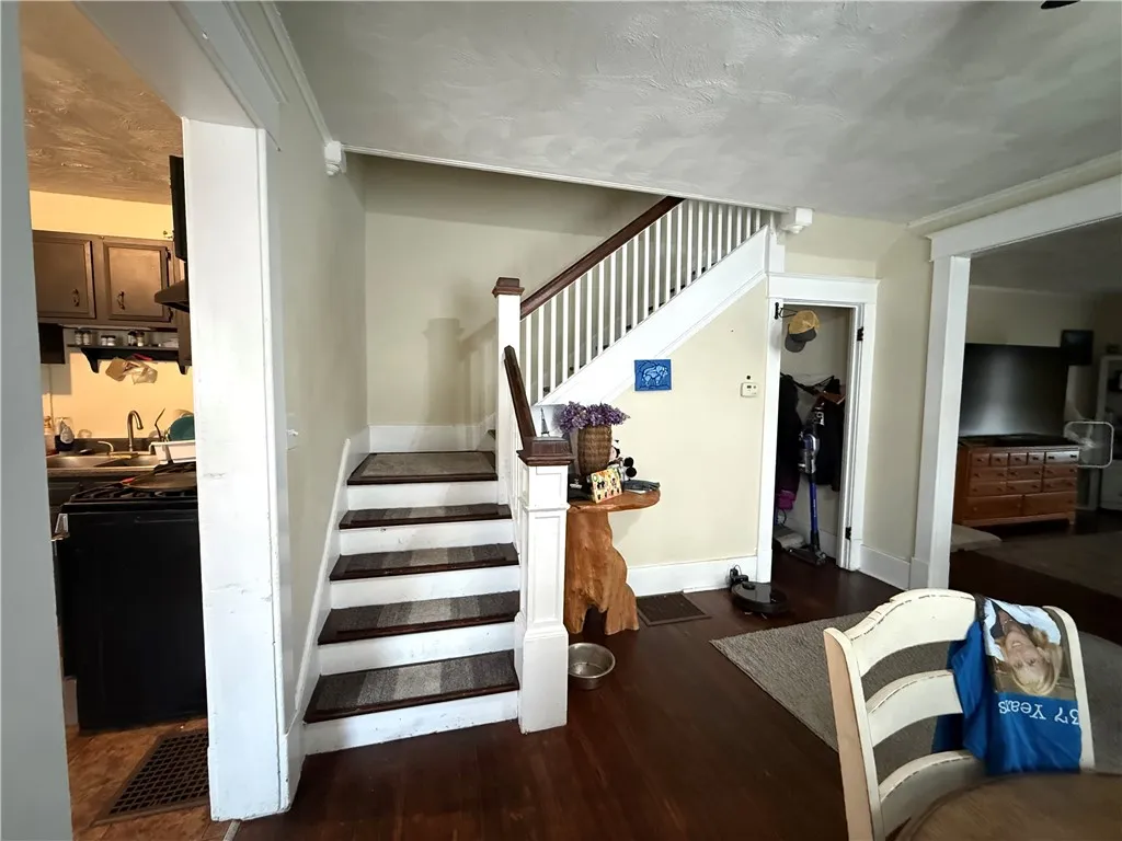49 Miller Street, Seneca Falls, New York 13148, Seneca Falls, New York 13148, 6 Bedroom Bedrooms, ,2 BathroomBathrooms,Residential,For Sale,49 Miller Street, Seneca Falls, New York 13148,0,R1718900