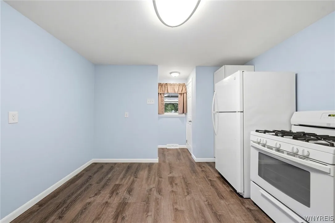 320 Marilla Street, Buffalo, New York 14220, Buffalo, New York 14220, 4 Bedroom Bedrooms, 6 Room Rooms,1 BathroomBathrooms,Residential,For Sale,320 Marilla Street, Buffalo, New York 14220,0,B1719447