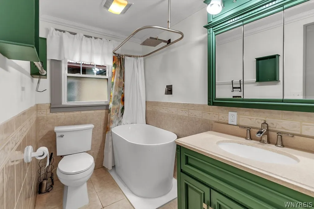 22 Bewley Parkway, Lockport City, New York 14094, Lockport City, New York 14094, 3 Bedroom Bedrooms, 8 Room Rooms,2 BathroomBathrooms,Residential,For Sale,22 Bewley Parkway, Lockport City, New York 14094,0,B1719439