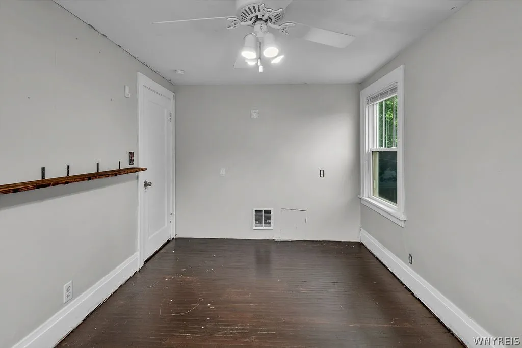 22 Bewley Parkway, Lockport City, New York 14094, Lockport City, New York 14094, 3 Bedroom Bedrooms, 8 Room Rooms,2 BathroomBathrooms,Residential,For Sale,22 Bewley Parkway, Lockport City, New York 14094,0,B1719439