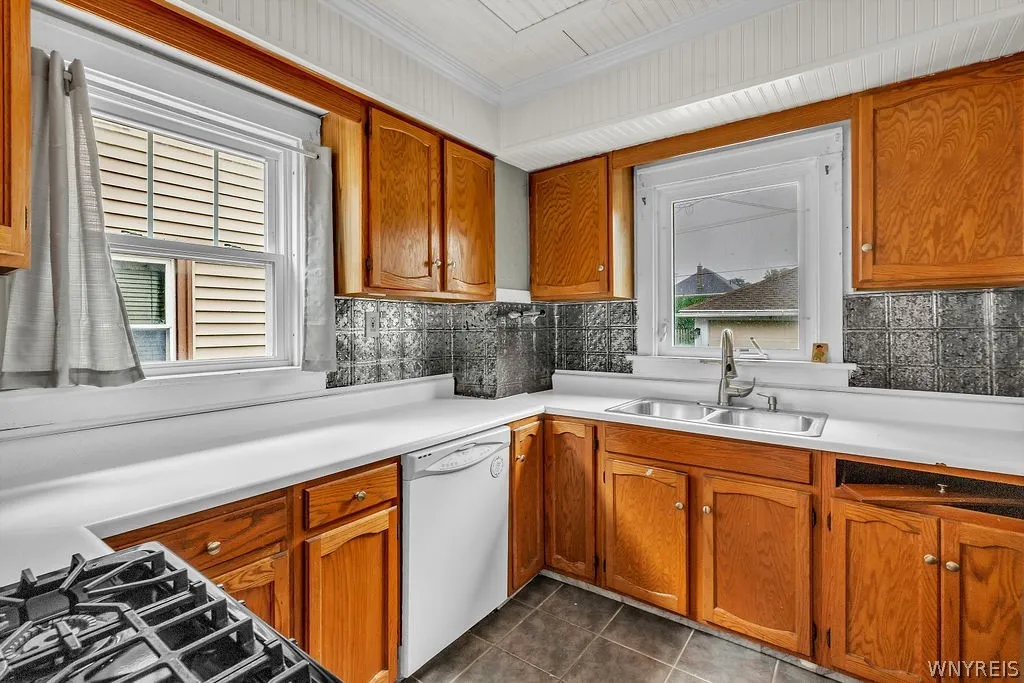 22 Bewley Parkway, Lockport City, New York 14094, Lockport City, New York 14094, 3 Bedroom Bedrooms, 8 Room Rooms,2 BathroomBathrooms,Residential,For Sale,22 Bewley Parkway, Lockport City, New York 14094,0,B1719439
