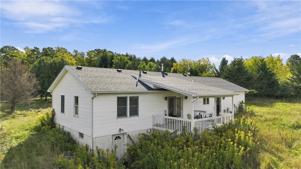 Covered back deck, walkout basement!