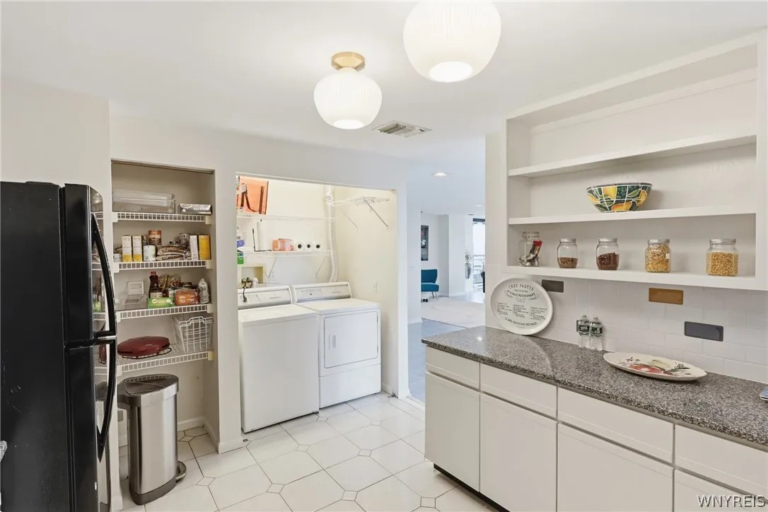 801 Admirals Walk Circle Circle 801, Buffalo, New, Buffalo, New York 14202, 2 Bedroom Bedrooms, 4 Room Rooms,2 BathroomBathrooms,Residential,For Sale,801 Admirals Walk Circle Circle 801, Buffalo, New ,0,B1719515