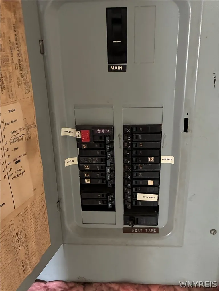 220 CIRCUIT BREAKERS GENERAL ELECTRIC
