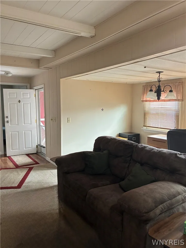 OPEN FLOOR PLAN -
