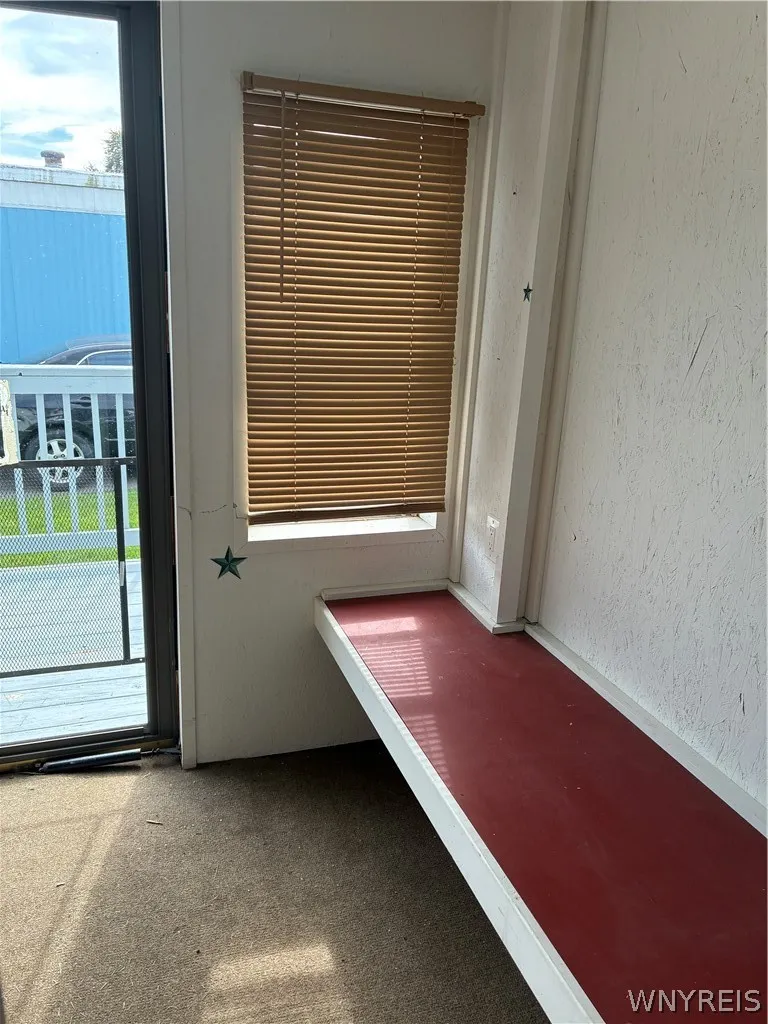 CONVENIENT SEATING IN ENTRY