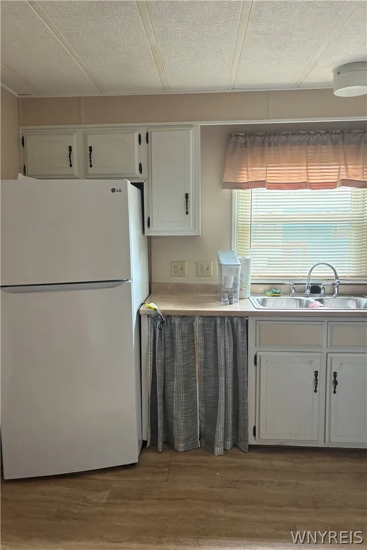 UP-DATED KITCHEN - NEWER REFRIGERATOR