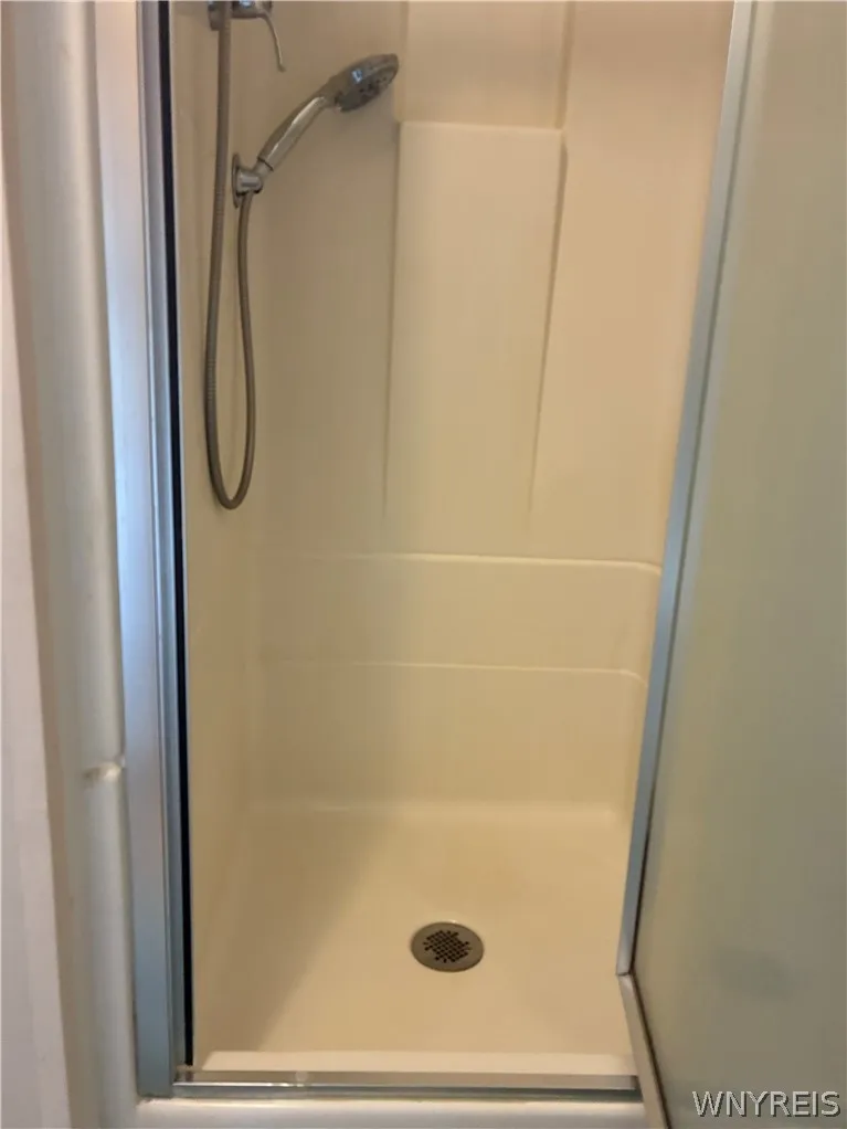 STEP- IN GLASS DOOR SHOWER
