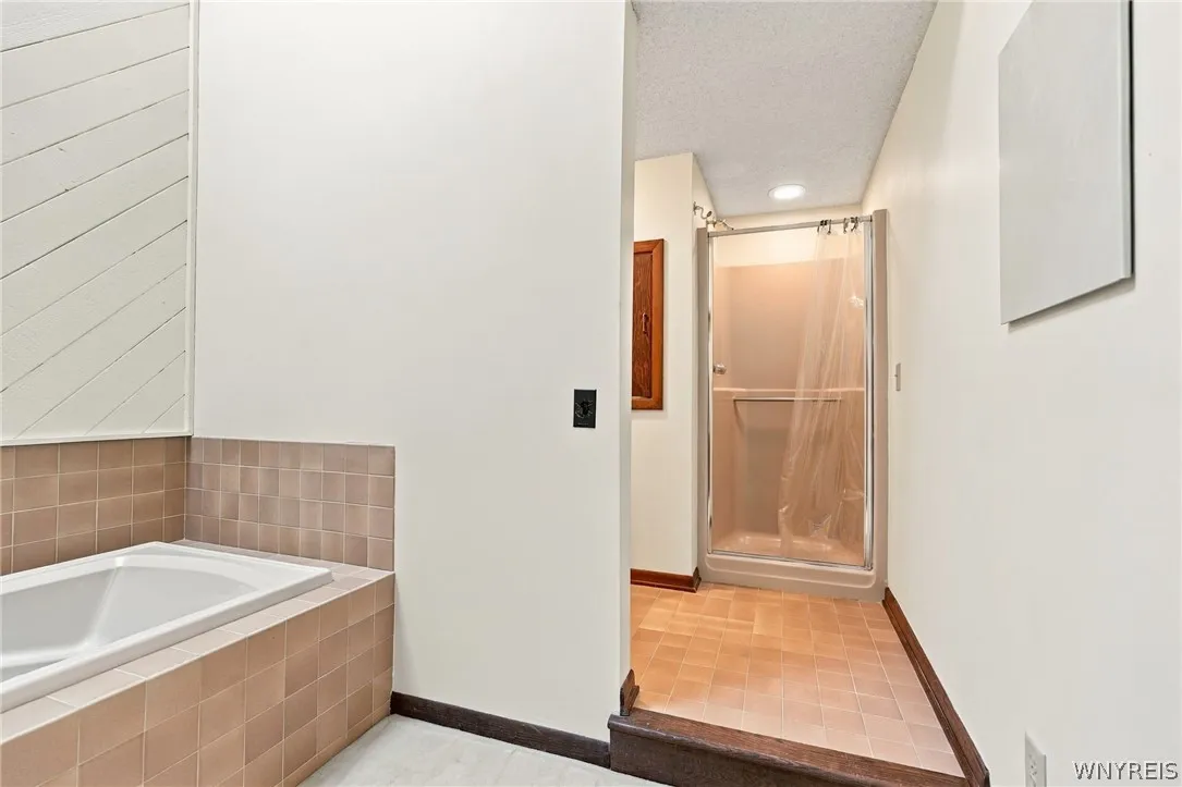 130 Breezewood, Amherst, New York 14051, Amherst, New York 14051, 3 Bedroom Bedrooms, 5 Room Rooms,2 BathroomBathrooms,Residential,For Sale,130 Breezewood, Amherst, New York 14051,0,B1714448