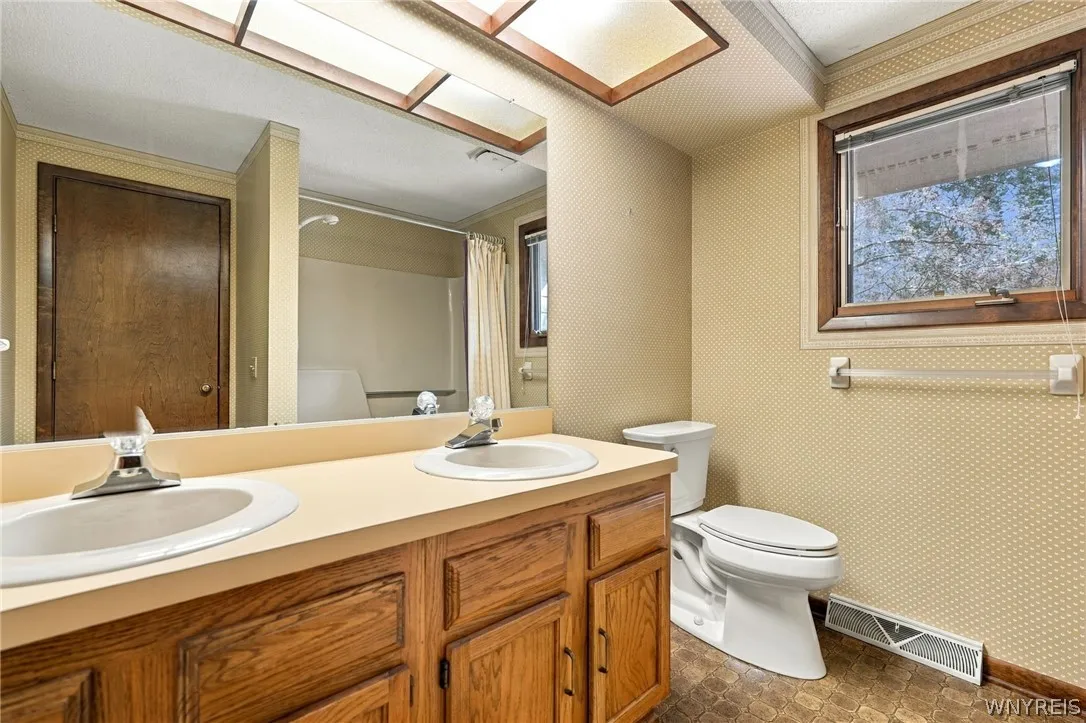 130 Breezewood, Amherst, New York 14051, Amherst, New York 14051, 3 Bedroom Bedrooms, 5 Room Rooms,2 BathroomBathrooms,Residential,For Sale,130 Breezewood, Amherst, New York 14051,0,B1714448