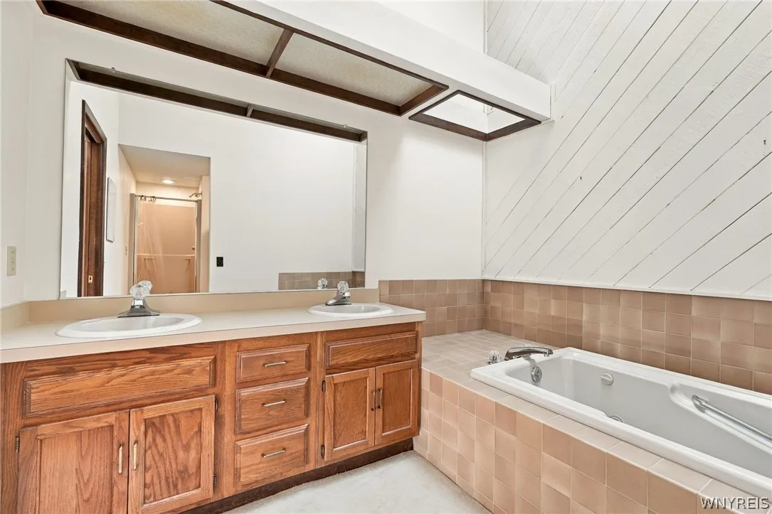 130 Breezewood, Amherst, New York 14051, Amherst, New York 14051, 3 Bedroom Bedrooms, 5 Room Rooms,2 BathroomBathrooms,Residential,For Sale,130 Breezewood, Amherst, New York 14051,0,B1714448