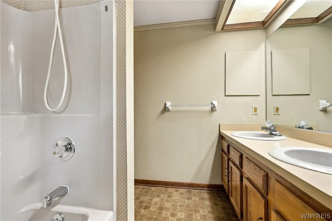 130 Breezewood, Amherst, New York 14051, Amherst, New York 14051, 3 Bedroom Bedrooms, 5 Room Rooms,2 BathroomBathrooms,Residential,For Sale,130 Breezewood, Amherst, New York 14051,0,B1714448