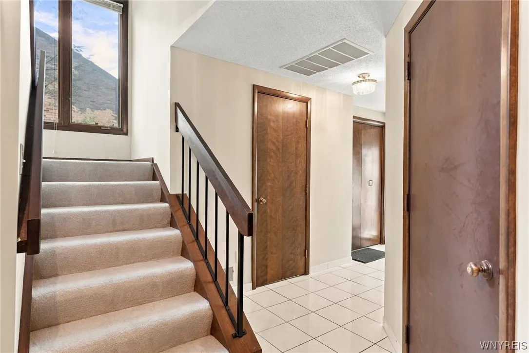 130 Breezewood, Amherst, New York 14051, Amherst, New York 14051, 3 Bedroom Bedrooms, 5 Room Rooms,2 BathroomBathrooms,Residential,For Sale,130 Breezewood, Amherst, New York 14051,0,B1714448