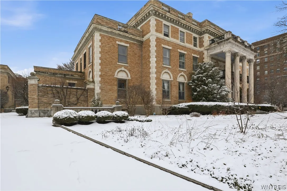 672 Delaware Avenue, Buffalo, New York 14209, Buffalo, New York 14209, ,Commercial Sale,For Sale,672 Delaware Avenue, Buffalo, New York 14209,0,B1719577