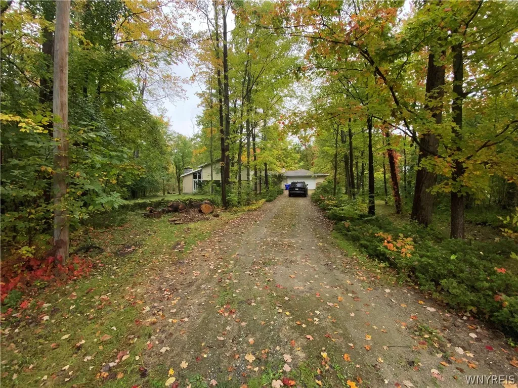 6768 Southwestern Boulevard, Hamburg, New York 140, Hamburg, New York 14085, 3 Bedroom Bedrooms, 6 Room Rooms,2 BathroomBathrooms,Residential,For Sale,6768 Southwestern Boulevard, Hamburg, New York 140,0,B1719544
