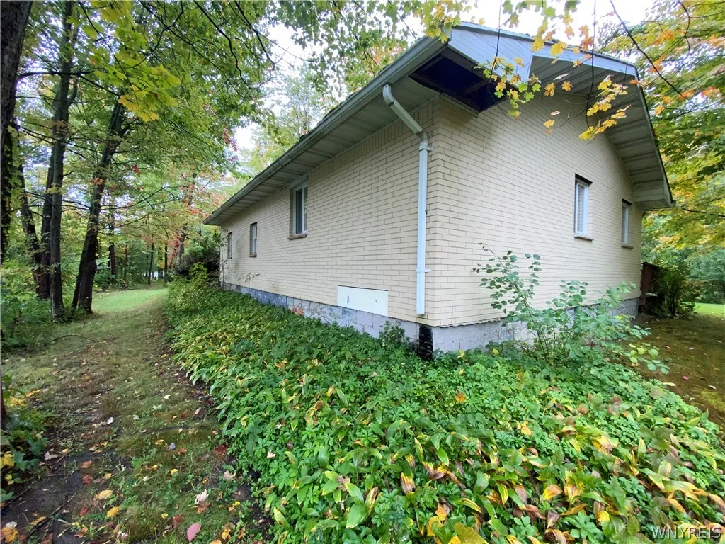 6768 Southwestern Boulevard, Hamburg, New York 140, Hamburg, New York 14085, 3 Bedroom Bedrooms, 6 Room Rooms,2 BathroomBathrooms,Residential,For Sale,6768 Southwestern Boulevard, Hamburg, New York 140,0,B1719544