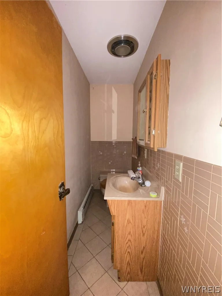 6768 Southwestern Boulevard, Hamburg, New York 140, Hamburg, New York 14085, 3 Bedroom Bedrooms, 6 Room Rooms,2 BathroomBathrooms,Residential,For Sale,6768 Southwestern Boulevard, Hamburg, New York 140,0,B1719544