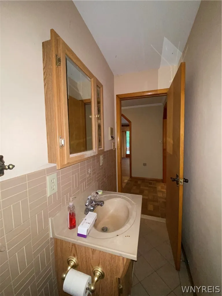 6768 Southwestern Boulevard, Hamburg, New York 140, Hamburg, New York 14085, 3 Bedroom Bedrooms, 6 Room Rooms,2 BathroomBathrooms,Residential,For Sale,6768 Southwestern Boulevard, Hamburg, New York 140,0,B1719544