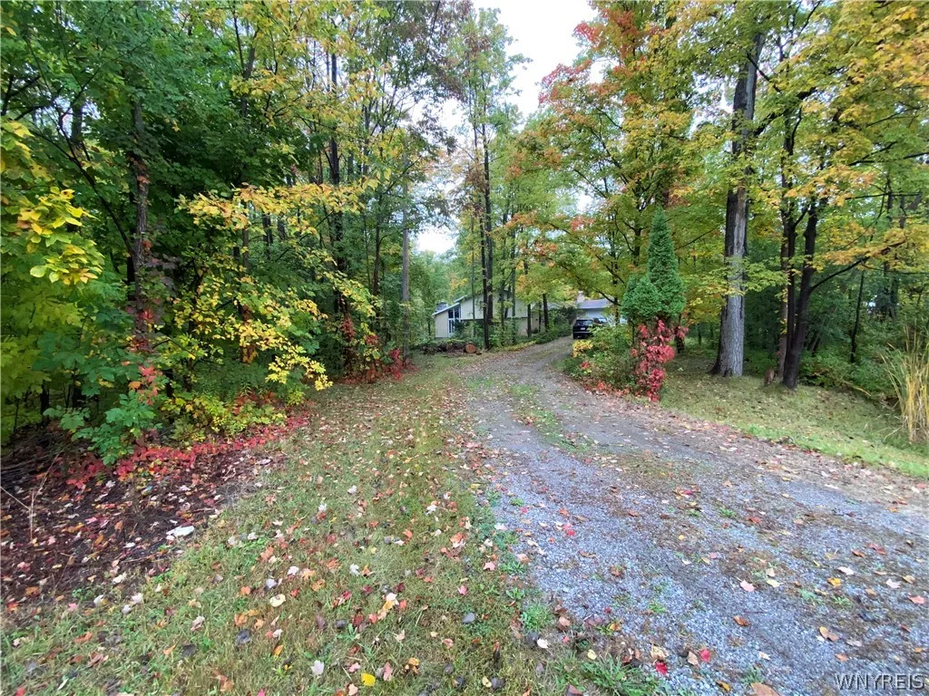 6768 Southwestern Boulevard, Hamburg, New York 140, Hamburg, New York 14085, 3 Bedroom Bedrooms, 6 Room Rooms,2 BathroomBathrooms,Residential,For Sale,6768 Southwestern Boulevard, Hamburg, New York 140,0,B1719544
