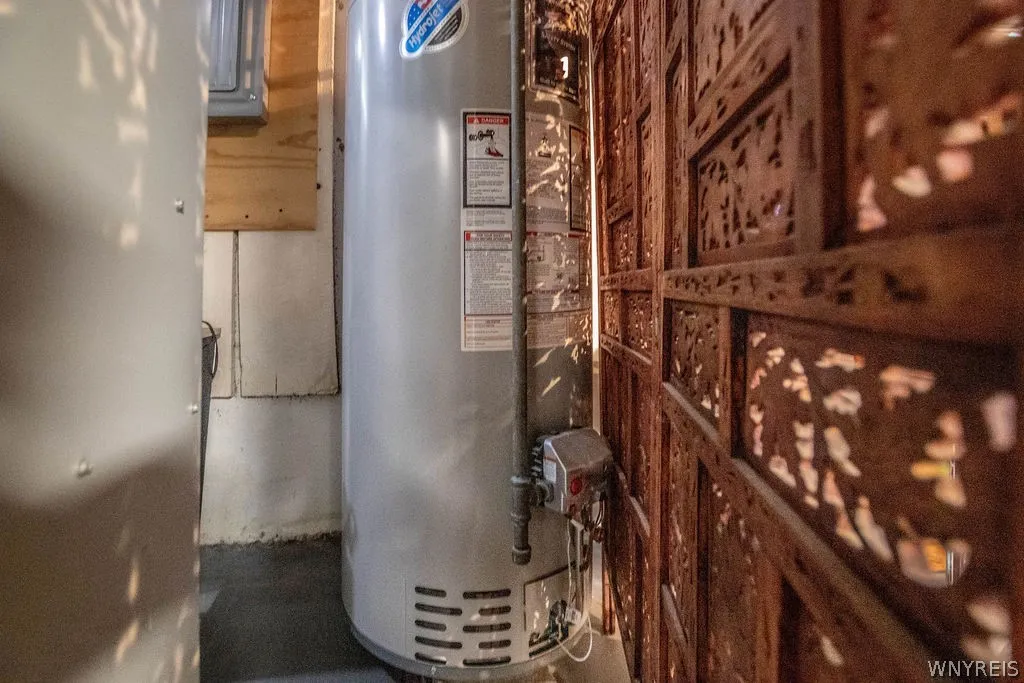 Hot water tank