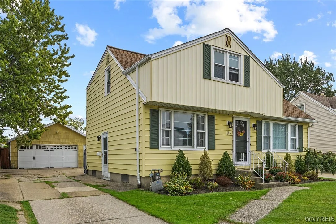 141 North Ellwood Avenue, Tonawanda, New York 1422, Tonawanda, New York 14223, 4 Bedroom Bedrooms, 8 Room Rooms,2 BathroomBathrooms,Residential,For Sale,141 North Ellwood Avenue, Tonawanda, New York 1422,0,B1719140
