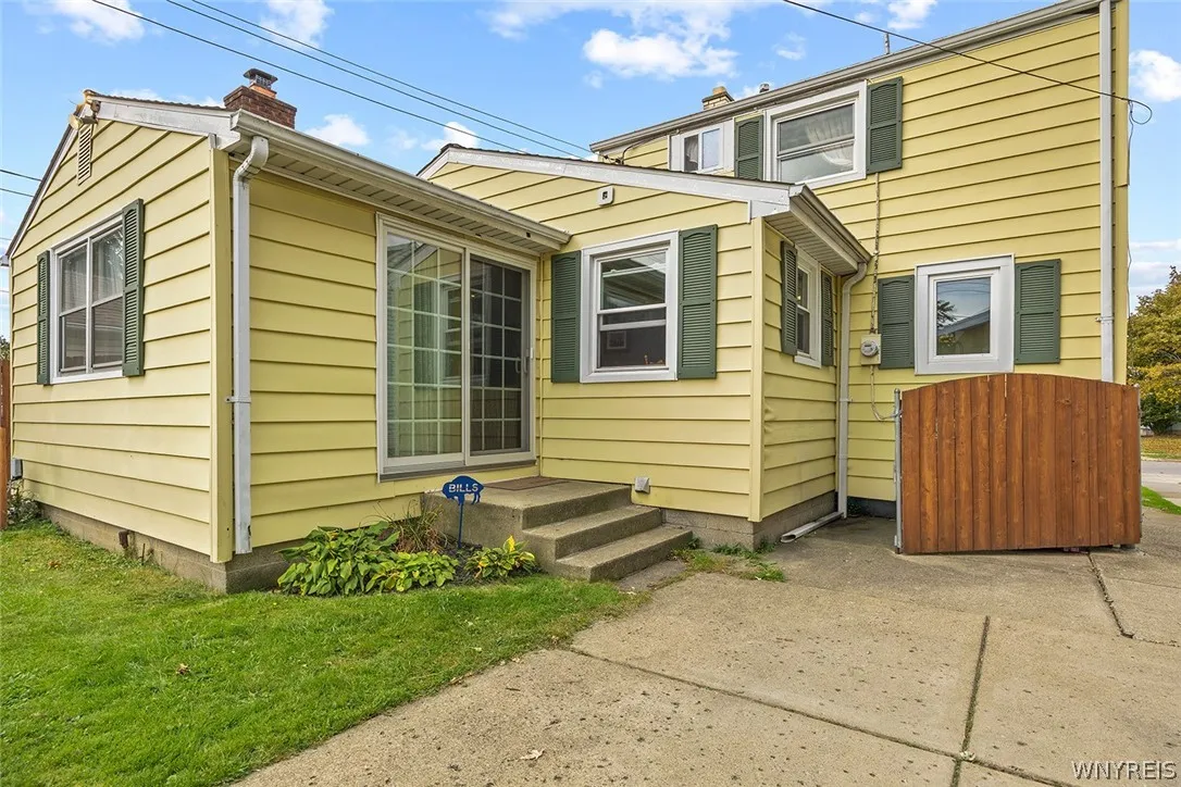 141 North Ellwood Avenue, Tonawanda, New York 1422, Tonawanda, New York 14223, 4 Bedroom Bedrooms, 8 Room Rooms,2 BathroomBathrooms,Residential,For Sale,141 North Ellwood Avenue, Tonawanda, New York 1422,0,B1719140