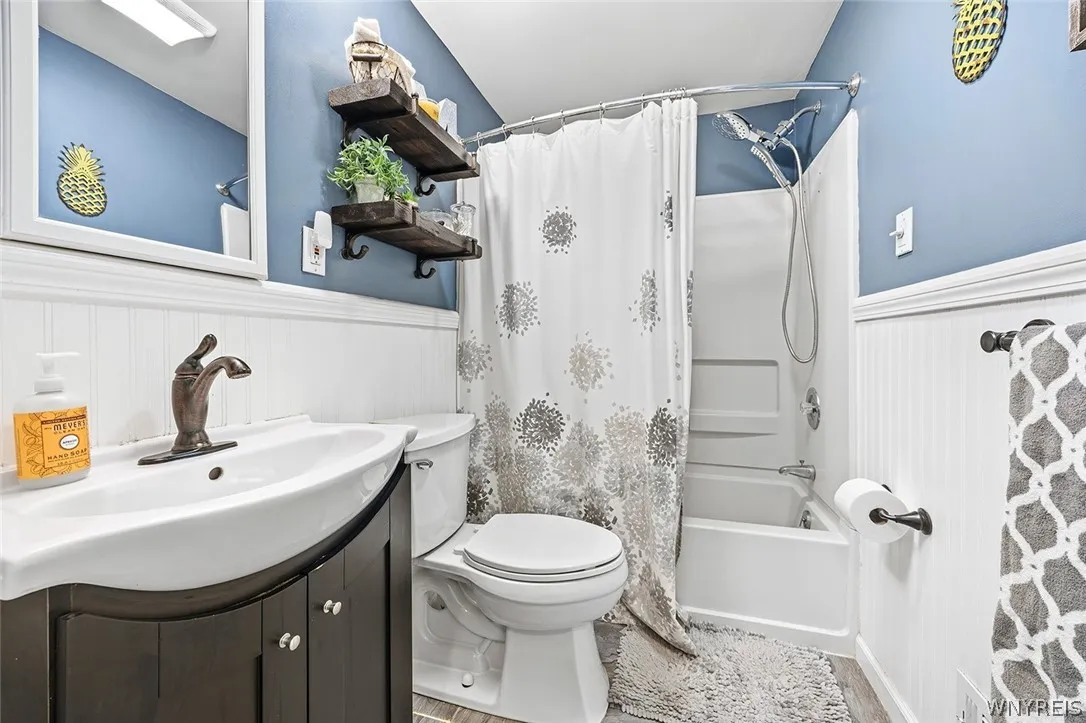 141 North Ellwood Avenue, Tonawanda, New York 1422, Tonawanda, New York 14223, 4 Bedroom Bedrooms, 8 Room Rooms,2 BathroomBathrooms,Residential,For Sale,141 North Ellwood Avenue, Tonawanda, New York 1422,0,B1719140