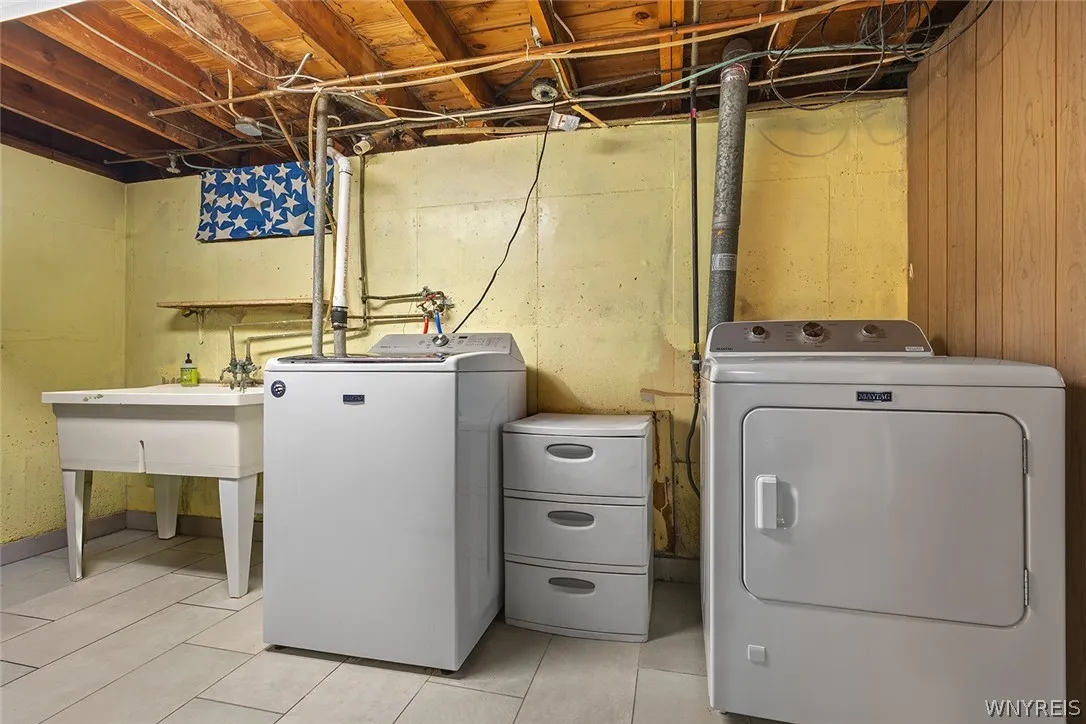 141 North Ellwood Avenue, Tonawanda, New York 1422, Tonawanda, New York 14223, 4 Bedroom Bedrooms, 8 Room Rooms,2 BathroomBathrooms,Residential,For Sale,141 North Ellwood Avenue, Tonawanda, New York 1422,0,B1719140