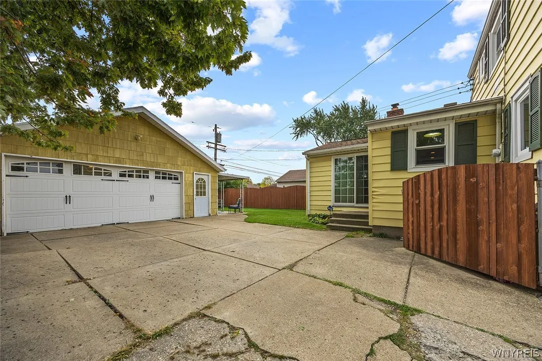 141 North Ellwood Avenue, Tonawanda, New York 1422, Tonawanda, New York 14223, 4 Bedroom Bedrooms, 8 Room Rooms,2 BathroomBathrooms,Residential,For Sale,141 North Ellwood Avenue, Tonawanda, New York 1422,0,B1719140