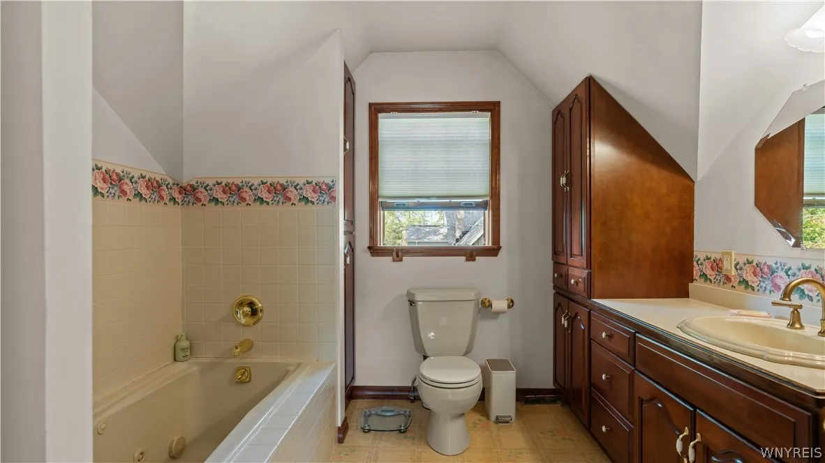 Jetted tub