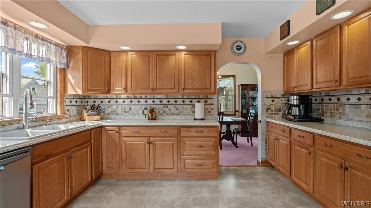 Warm wood cabinets and natural light are so calming.
