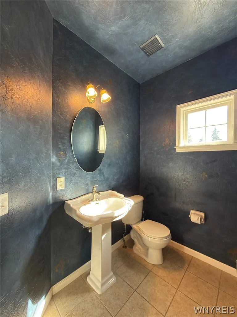 6225 Country Walk Court, Clarence, New York 14032, Clarence, New York 14032, 4 Bedroom Bedrooms, 10 Room Rooms,4 BathroomBathrooms,Residential,For Sale,6225 Country Walk Court, Clarence, New York 14032,0,B1720226
