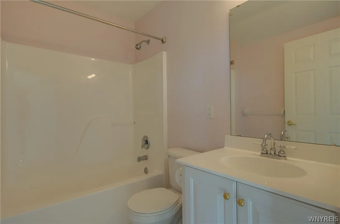 6225 Country Walk Court, Clarence, New York 14032, Clarence, New York 14032, 4 Bedroom Bedrooms, 10 Room Rooms,4 BathroomBathrooms,Residential,For Sale,6225 Country Walk Court, Clarence, New York 14032,0,B1720226