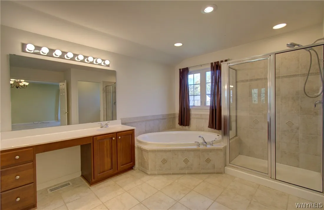 6225 Country Walk Court, Clarence, New York 14032, Clarence, New York 14032, 4 Bedroom Bedrooms, 10 Room Rooms,4 BathroomBathrooms,Residential,For Sale,6225 Country Walk Court, Clarence, New York 14032,0,B1720226