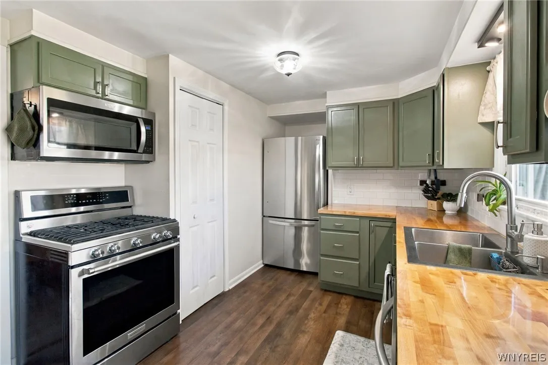 1178 Brighton Road, Tonawanda, New York 14150, Tonawanda, New York 14150, 3 Bedroom Bedrooms, 8 Room Rooms,2 BathroomBathrooms,Residential,For Sale,1178 Brighton Road, Tonawanda, New York 14150,0,B1719957