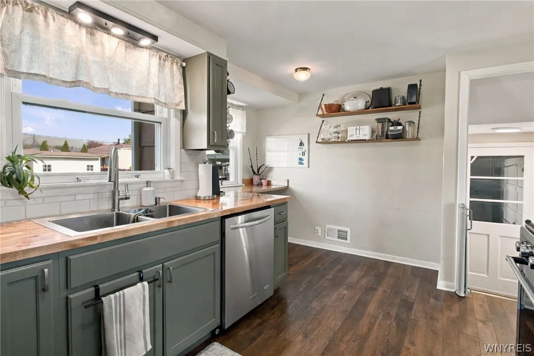 1178 Brighton Road, Tonawanda, New York 14150, Tonawanda, New York 14150, 3 Bedroom Bedrooms, 8 Room Rooms,2 BathroomBathrooms,Residential,For Sale,1178 Brighton Road, Tonawanda, New York 14150,0,B1719957