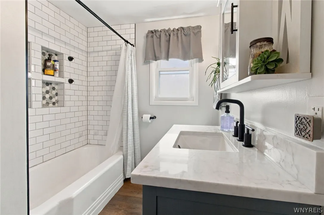 1178 Brighton Road, Tonawanda, New York 14150, Tonawanda, New York 14150, 3 Bedroom Bedrooms, 8 Room Rooms,2 BathroomBathrooms,Residential,For Sale,1178 Brighton Road, Tonawanda, New York 14150,0,B1719957