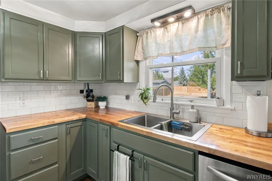 1178 Brighton Road, Tonawanda, New York 14150, Tonawanda, New York 14150, 3 Bedroom Bedrooms, 8 Room Rooms,2 BathroomBathrooms,Residential,For Sale,1178 Brighton Road, Tonawanda, New York 14150,0,B1719957