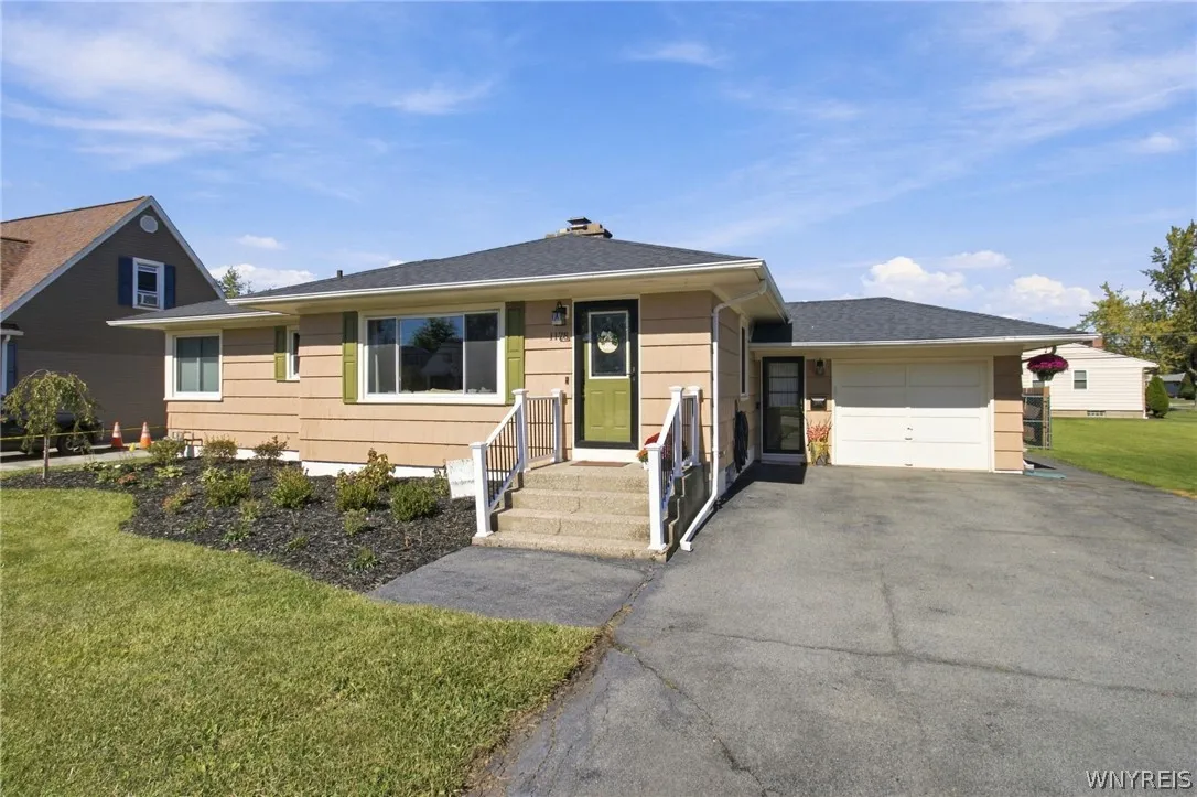 1178 Brighton Road, Tonawanda, New York 14150, Tonawanda, New York 14150, 3 Bedroom Bedrooms, 8 Room Rooms,2 BathroomBathrooms,Residential,For Sale,1178 Brighton Road, Tonawanda, New York 14150,0,B1719957