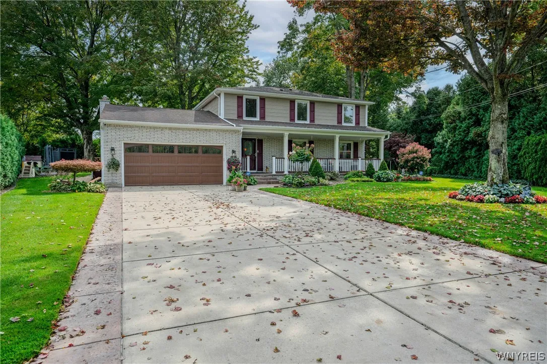 29 Windgate, Orchard Park, New York 14127, Orchard Park, New York 14127, 4 Bedroom Bedrooms, 11 Room Rooms,2 BathroomBathrooms,Residential,For Sale,29 Windgate, Orchard Park, New York 14127,0,B1718838