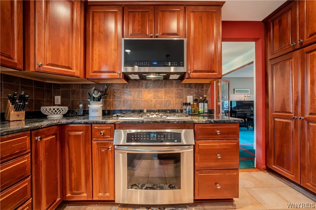 29 Windgate, Orchard Park, New York 14127, Orchard Park, New York 14127, 4 Bedroom Bedrooms, 11 Room Rooms,2 BathroomBathrooms,Residential,For Sale,29 Windgate, Orchard Park, New York 14127,0,B1718838